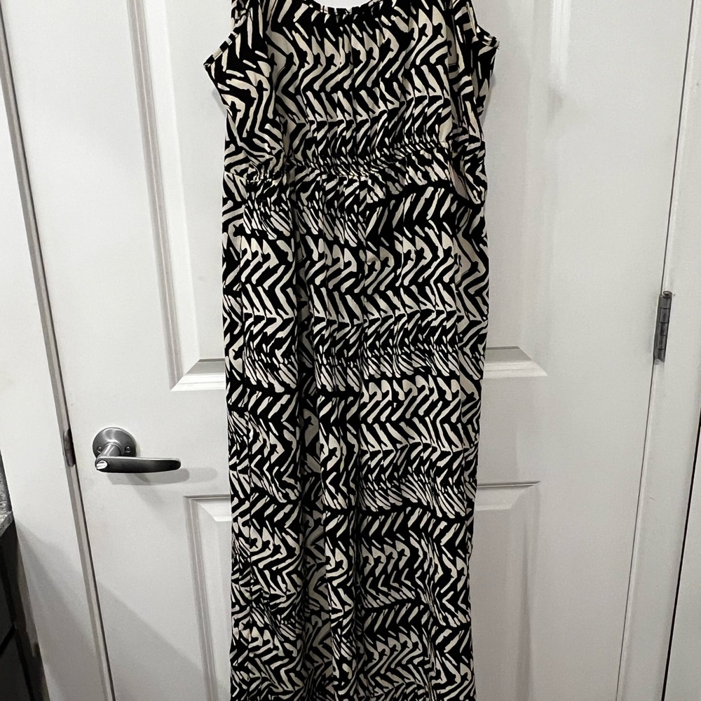 Women’s Black and White Casual Jumpsuit - Picture 7 of 11
